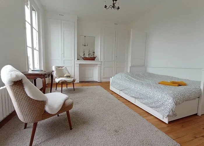 Maison Spacieuse, 16 Personnes, Jardin * Les Aires